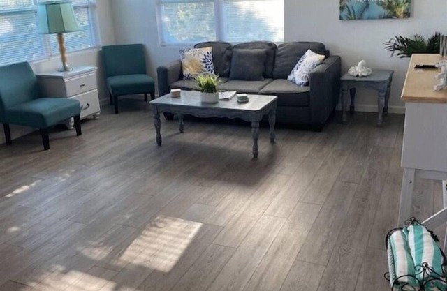 * Pet Friendly* Walk to Beach & Ocean Center
