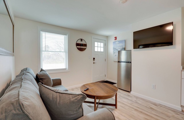 Pet-Friendly Wareham Retreat Near Onset Beach!