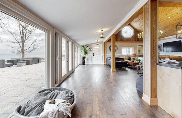 Pet Friendly, water front Cottage Getaway in Bowmanville with hot tub & more…