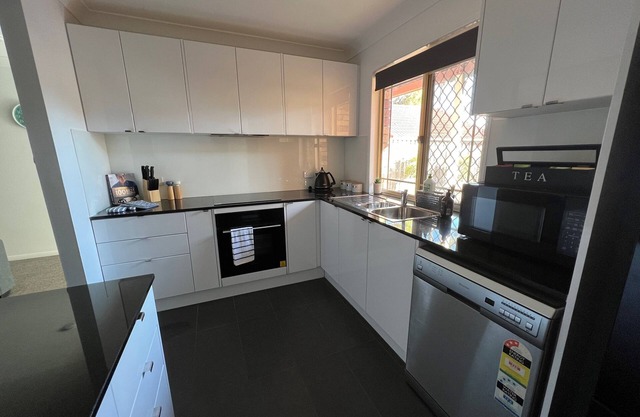 Pet Friendly Yard, Next to Park - Spacious Townhouse
