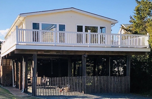 ✨Pet Friendly✨Walk to the beach from this coastal cottage on Broadkill!