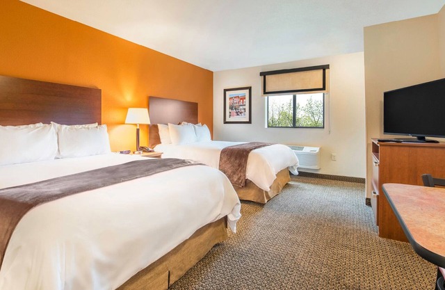 Pet-Loving Room Close to Trails at Lake Hastings – Affordable & Convenient