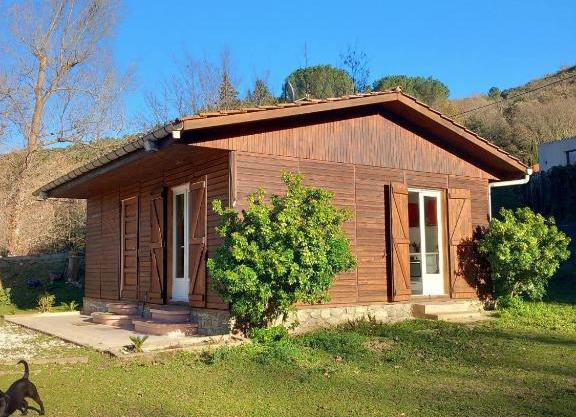 Petit chalet en bois