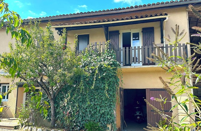 Petit Coin de Verdure au Cœur D'un Petit Village Ariégeois