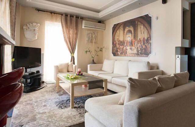 Petit Palais 2, central, 3 bedrooms, terrace, metro at 50m