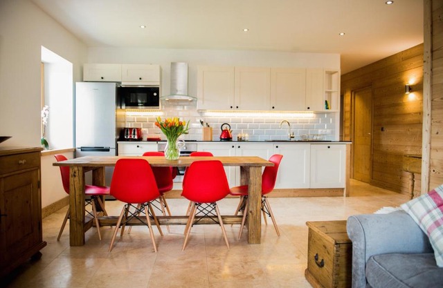 'Petite Ferme Les Bouts' Apartment, sleeps 6, Nr Morzine