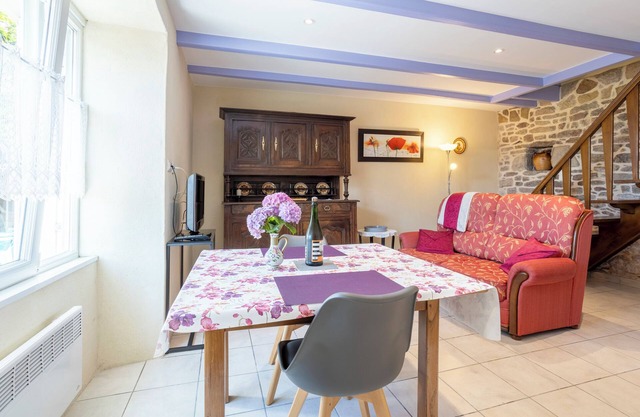 Petite house 'Glycine, Kerantum' with shared garden and Wi-Fi