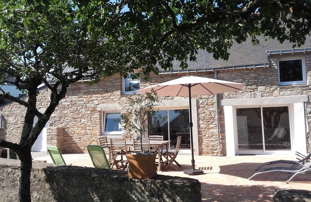 PETITE LONGERE NEAR GOLFE DU MORBIHAN