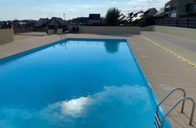 Petite maison avec piscine à 500m de la plage