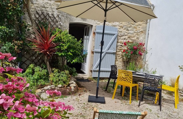 Petite Maison de Pêcheur à 10 m de la Plage, Avec Jardin Clos
