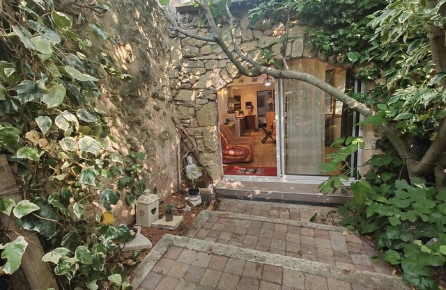 Petite Maisonnette Indépendante sur Terrain Ombrage Proximite Plage