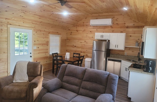Petite Piney Paradise in Texarkana, AR.nNew Cabin, Secluded, Cozy and Relaxing
