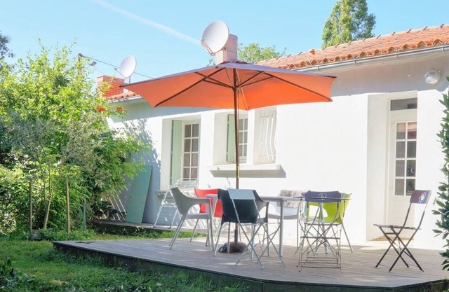 Petite Vendee house surrounded by greenery near the village, 10 minutes from the sea