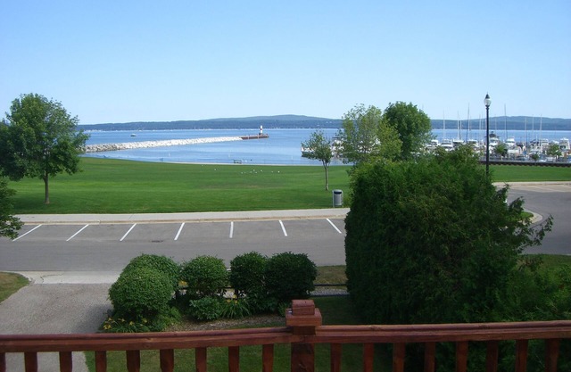 Petoskey Getaway - Great Views and Location - A/C