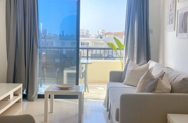 Phaedrus Living: Byzantium Modern City Flat