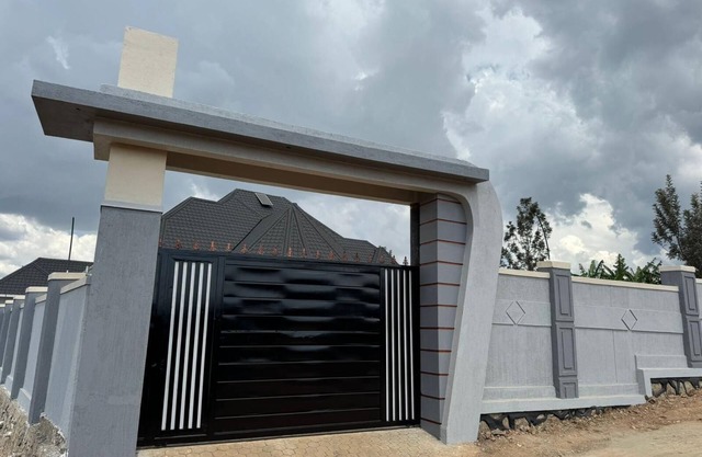 Phenomenal 6-bedroom house with WiFi in Mbarara