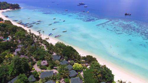 Phi Phi Holiday Resort, Leam Tong Beach