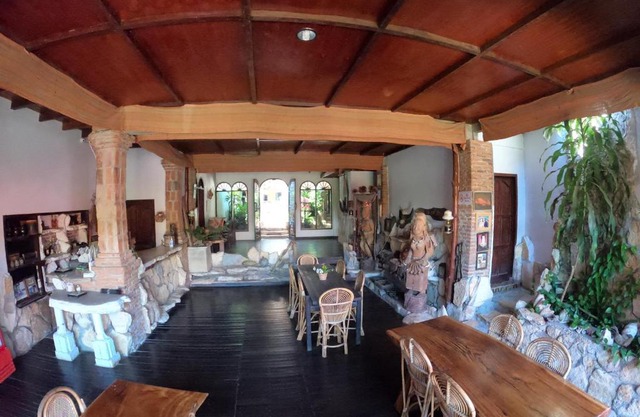 PIAS POPPIES HOTEL