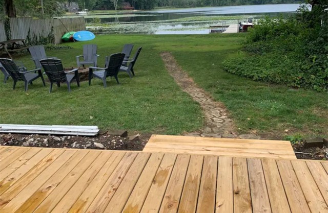 Pickeral Lake Cottage w/Fish & Ski boat 2 bedrooms 1 bath