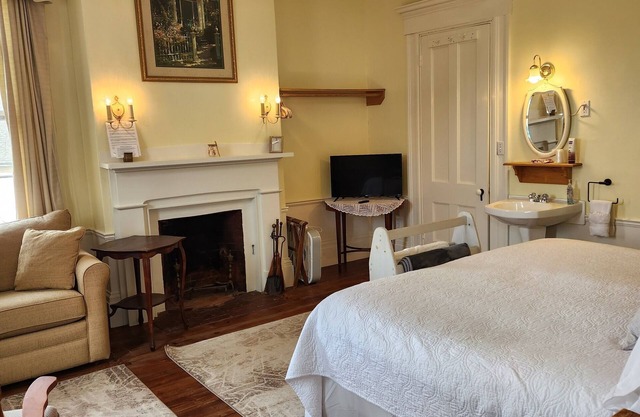 Picturesque bed and breakfast, nestled in the foothills of the white mountains.