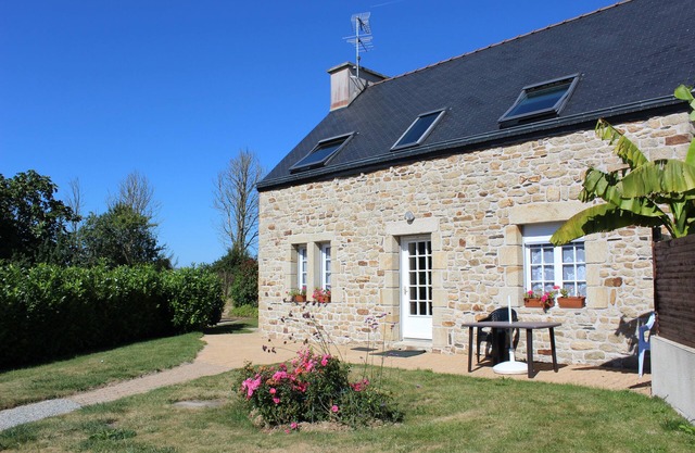Pied à terre ideal for visiting the department with large green space