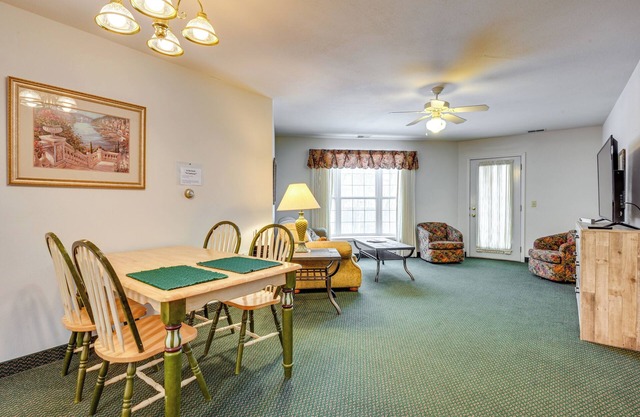Pigeon Vacation Rental w/Community Hot Tub!