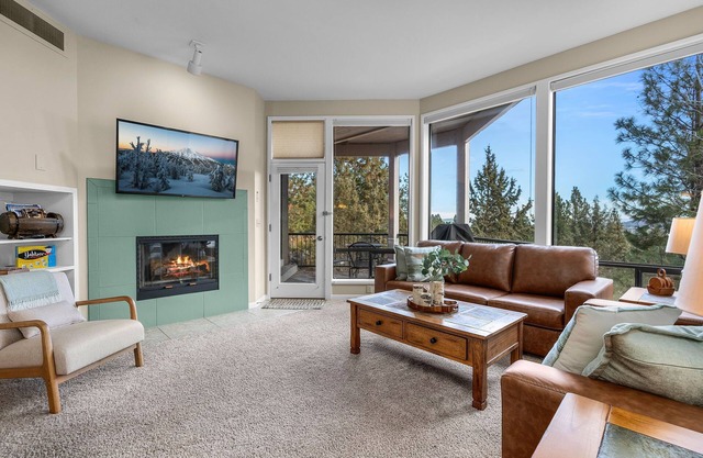 Pilot Butte View Retreat ~ Close to Hiking, Biking and Mountain