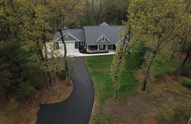 Pine Acres- 6-bedroom, 4-bathroom home on 5 acres in rural Wisconsin Dells