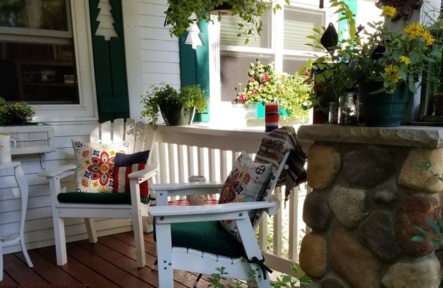 Pine Haven Retreat-Your perfect lake cottage getaway!