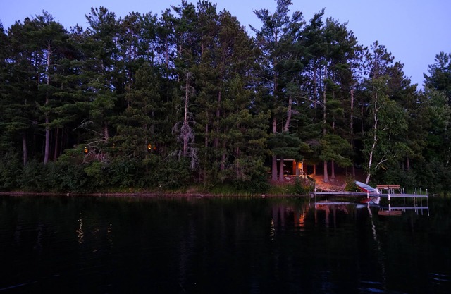 Pinepoint Retreat with Lakeside Sauna