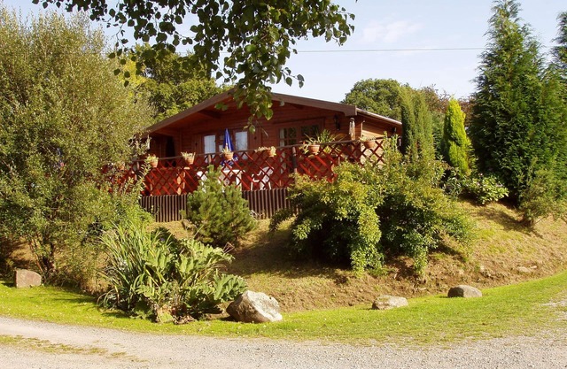 PINETREE LODGE, LLWYNAU FARM, LLANTRISANT 12 MILES FROM CARDIFF. CF72 8LP. RCT