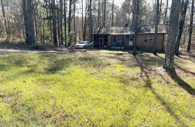 Piney Woods Two Bedroom Cottage By The Lake