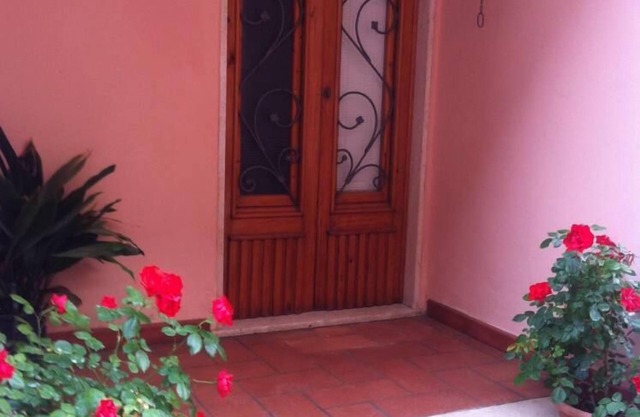Pink house in Versilia hills with garden and holistic massage service