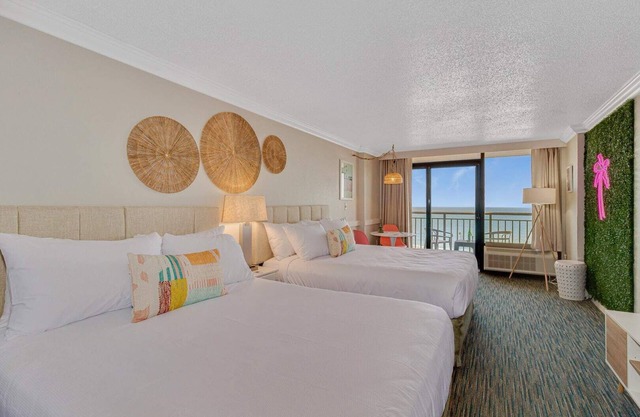 Pink Surf by StayMareni - Oceanfront 2 Queens Suite