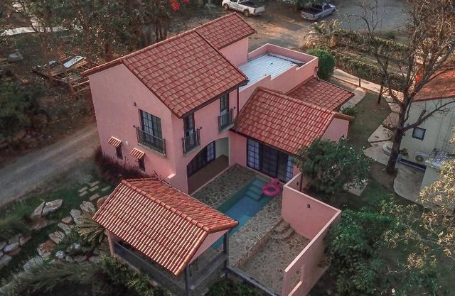 Pink Villa by Tubtao Sleepy Hill