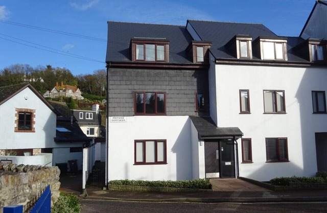 Pioneer Apt No 3 - Two Bedroom Apartment, Sleeps 4