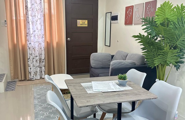 Piper's Pad-Cozy 2-bedroom - Near the Airport - Air-Conditioned. WIFI - Kitchen.