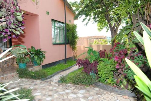 Piri's Garden Home Retreat