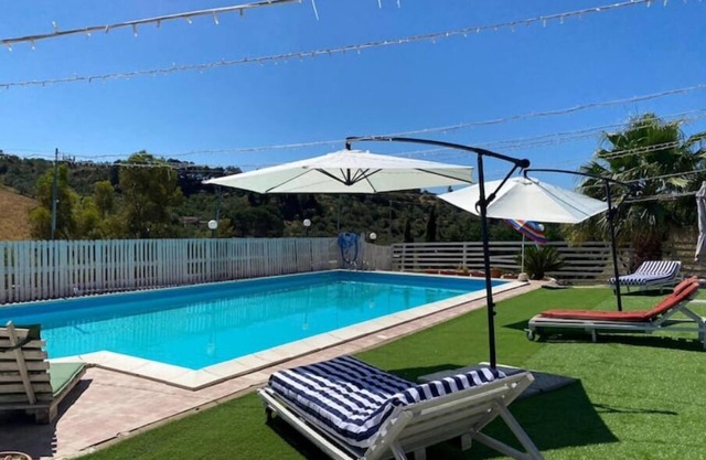 Piscina Privata tra le Colline – Relax tra Segesta e il Mare