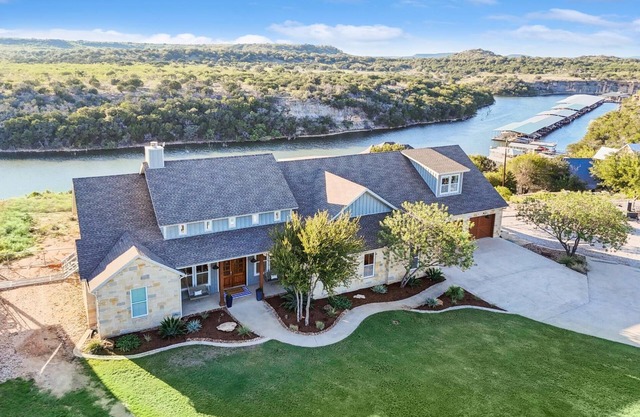 PK LakeTime: 6 Bedroom/4 Bath Home with Dock, pool/hot tub, and game room