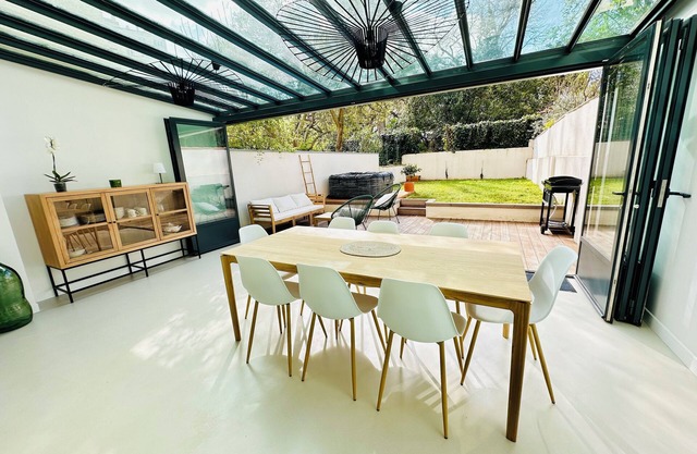 Place Dupuy 5' from downtown on foot 5-bedroom house with jacuzzi and garden