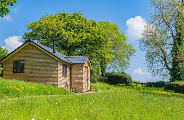 Place Farm Cabin - One Bedroom House, Sleeps 2