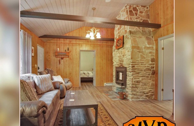 Plank Road Retreat-Pet Friendly near Westfield