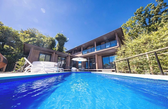 Play in the pool spend time in the pool live in /Ito Shizuoka