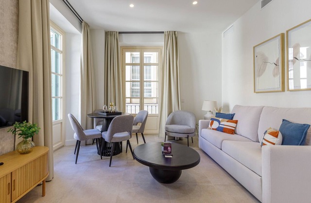 Plaza del Siglo - Suite 1B