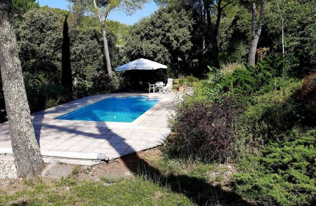 Pleasant villa with swimming pool and large garden in periphery of Montpellier