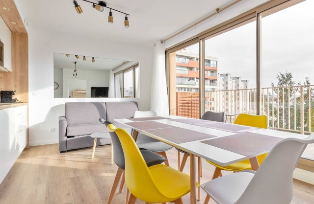 Pleasant Apt with Balcony-6P-Close to Disney/Paris