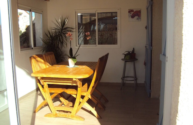 Pleasant house in quiet and secure residence with swimming pool in VIC LA GARDIOLE