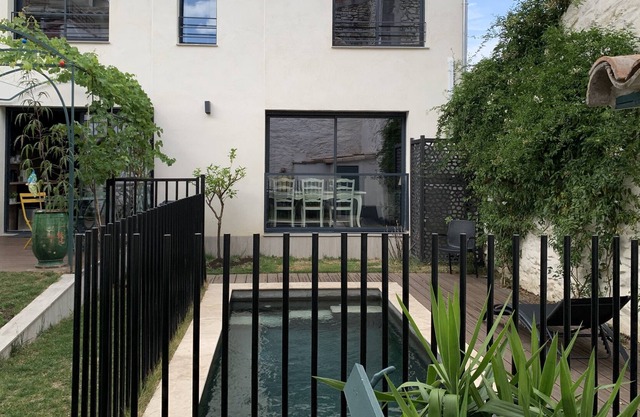 Pleasant house in the city center / air conditioning / swimming pool / garden