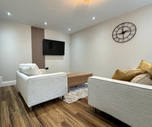Plush Leeds Bungalow, Free Parking